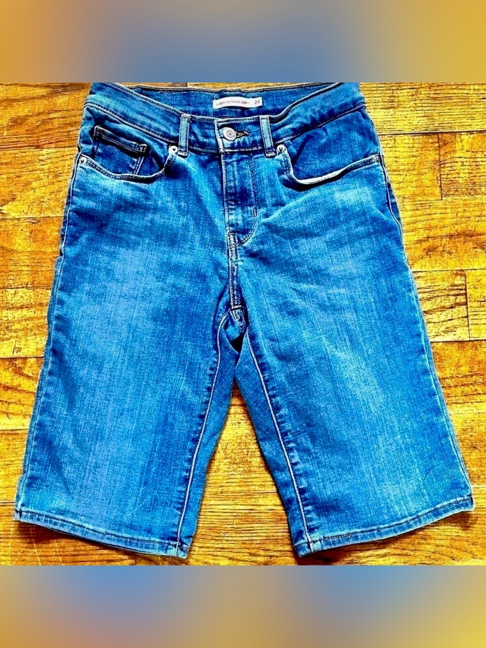 Levi's Classic Bermuda Shorts Size 24 Medium Wash Stretch Denim Jean Jorts XS
